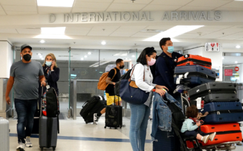 DOJ Asks Court to Overturn Ruling on Airplane, Transport Mask Mandates