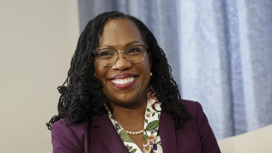 Senate Advances Jackson's Supreme Court Confirmation