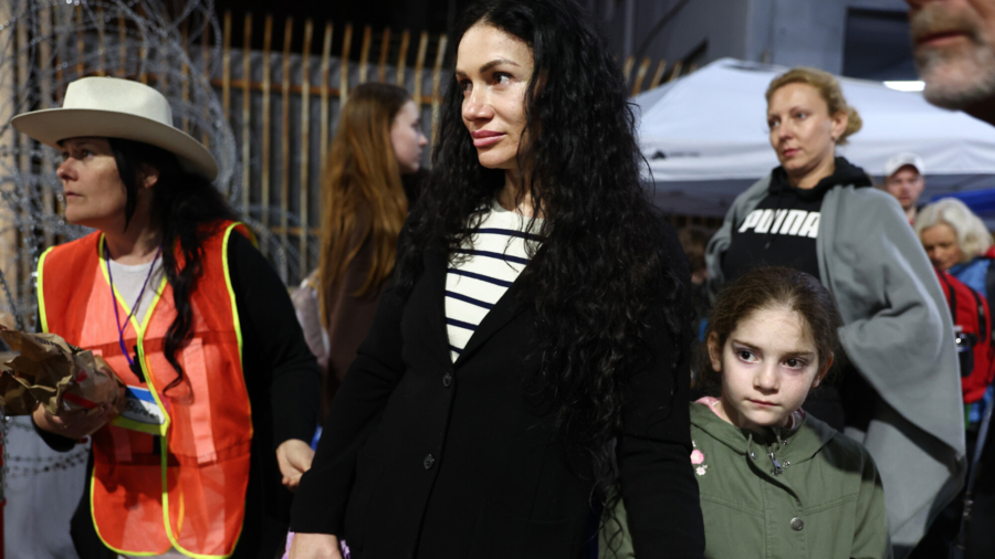 ‘Stark Difference’ Between Treatment of Ukrainians, Other Migrants at Border: Attorney