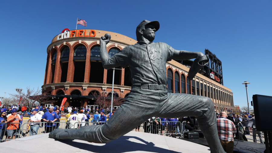 Tom Seaver Statue Unveiled; Mets Win 10–3