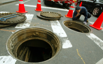 Times Square Manhole Explosion Causes Panic