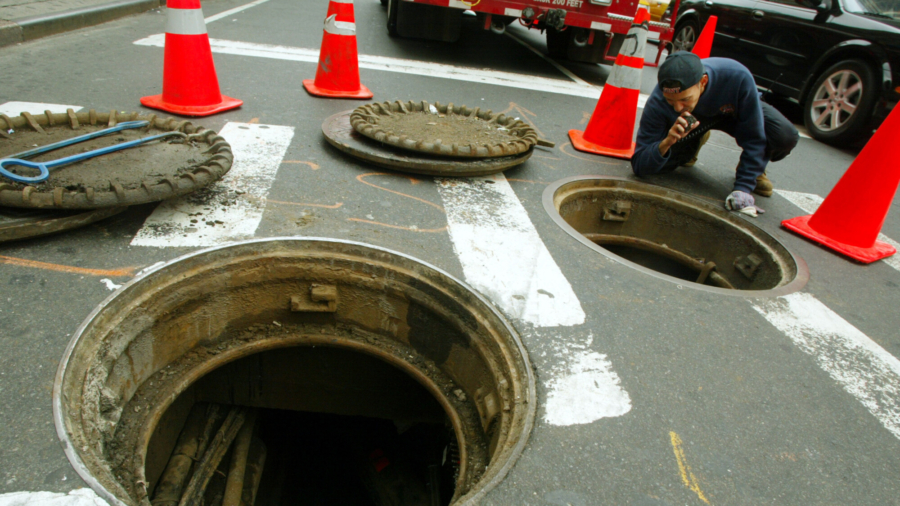 Times Square Manhole Explosion Causes Panic