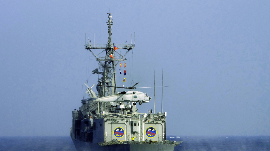 US Warship Sails Along Taiwan Strait, Angers China