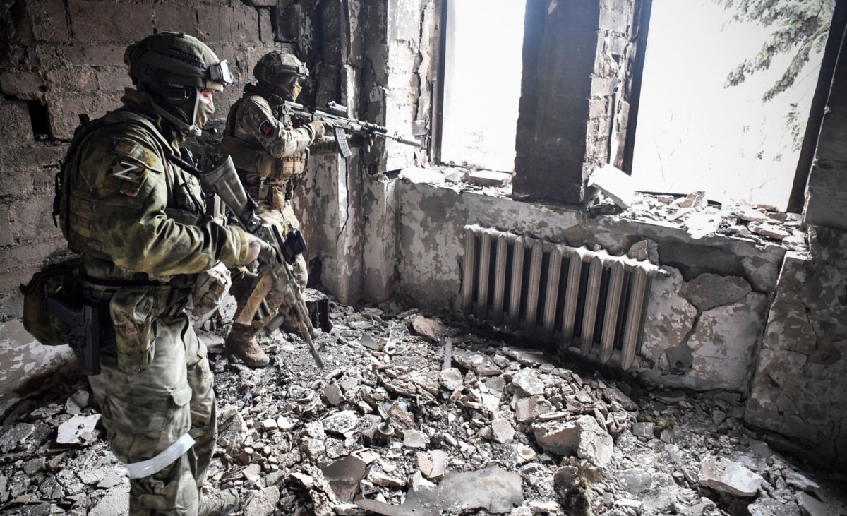 Two Russian soldiers patrol