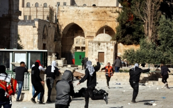 Palestinians Clash With Israeli Police at Al-Aqsa Mosque in Jerusalem, 57 Injured