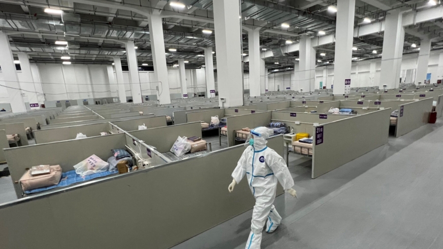 Non-Infected Shanghai Locals Sent Away to Quarantine