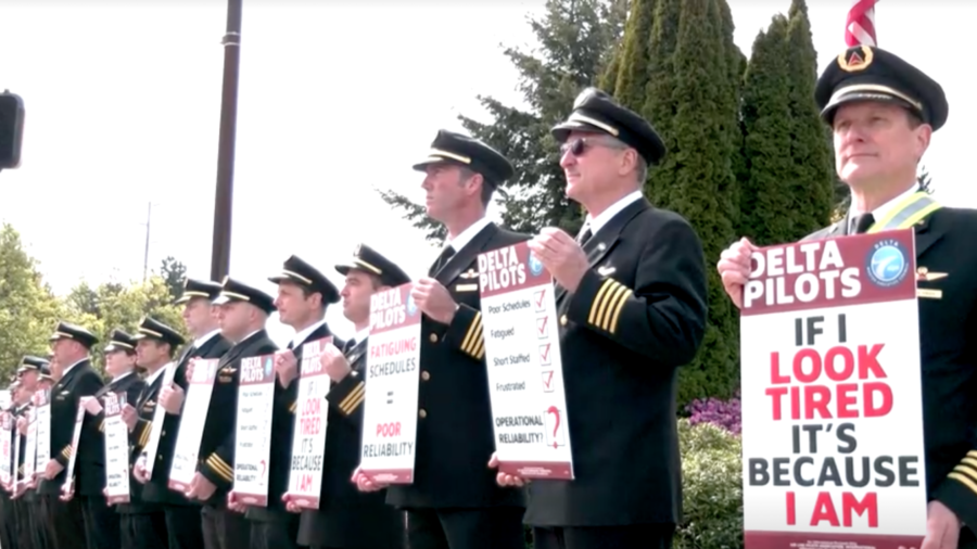Delta Pilots Picket Over Scheduling Issues