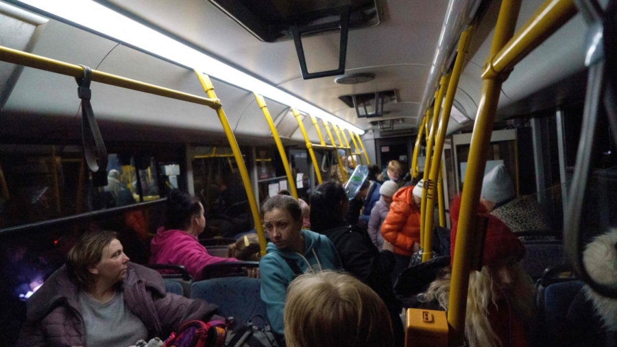Thousands Evacuated from Devastated Ukrainian City Mariupol