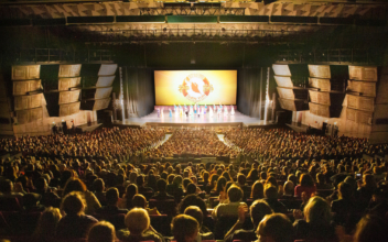 Audience: Shen Yun a Message for Humanity
