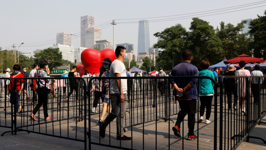 Beijing Ramps Up COVID-19 Quarantines, Shanghai Residents Decry Uneven Rules
