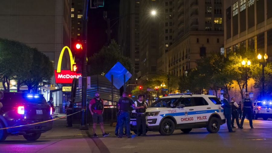Police: Chicago Shooting Leaves 2 People Dead, 8 Wounded