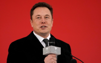 Musk Sells Tesla Stock Worth $6.9 Billion as Possibility of Forced Twitter Deal Rises