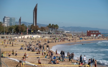 Barcelona Beaches Prep for Summer Smoking Ban