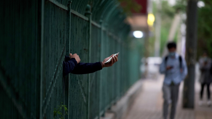 China Sets Curb For International Communications