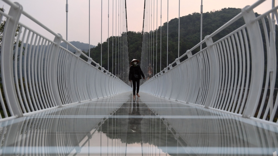 Glass Bottom Bridge Gets World Record