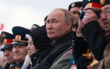 Putin Addresses Victory Day Parade