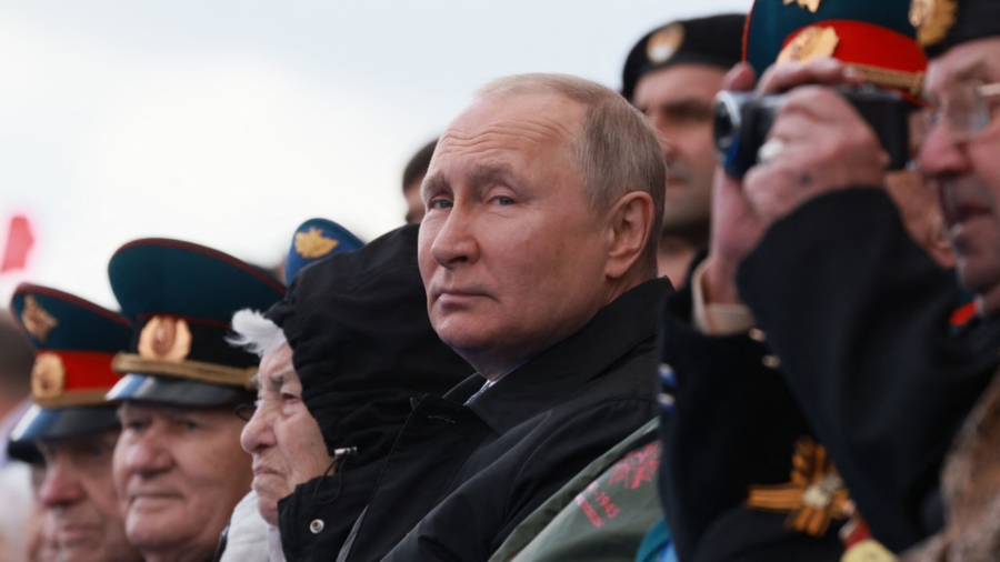 Putin Addresses Victory Day Parade