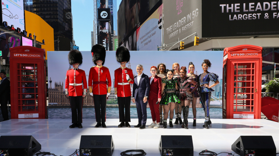 London Mayor Promotes Tourism in Times Square