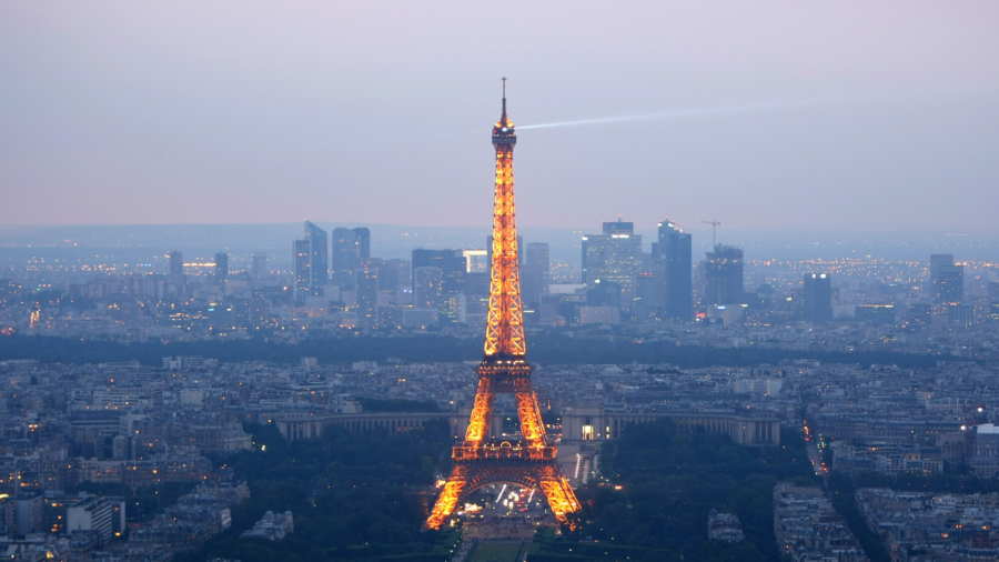Tourists Return to Paris Following Pandemic