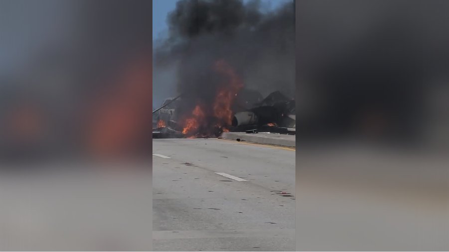 Video taken on the Haulover bridge shows the aftermath of the small plane accident that happened in Miami on May 14, 2022. (Courtesy of Chad Raney)