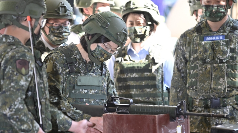 Taiwanese Learn to Shoot Amid China Threat