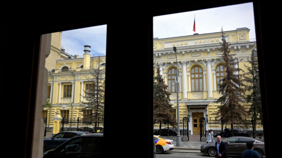 Russia Poised to Default on Its Foreign Debt