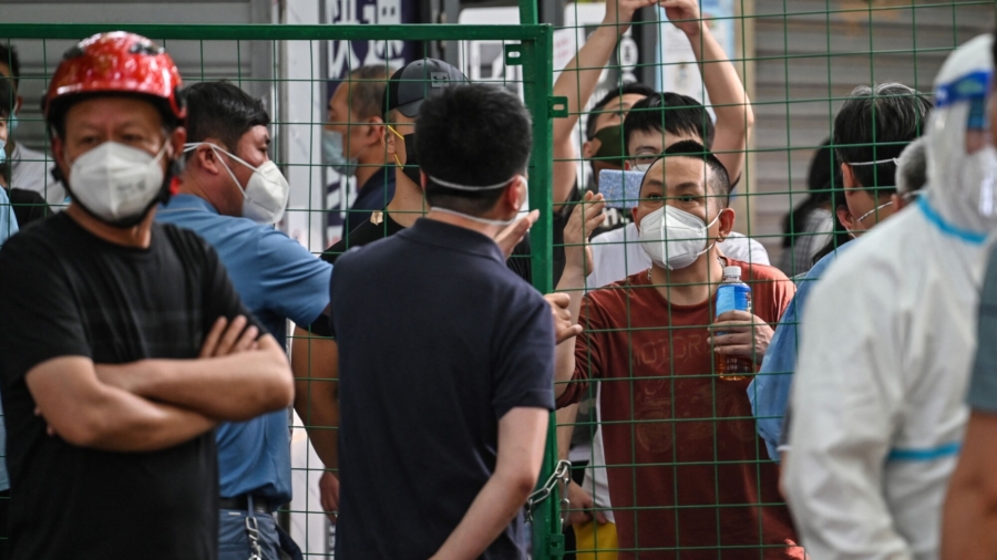 Thousands Protest COVID-19 Lockdown in South China