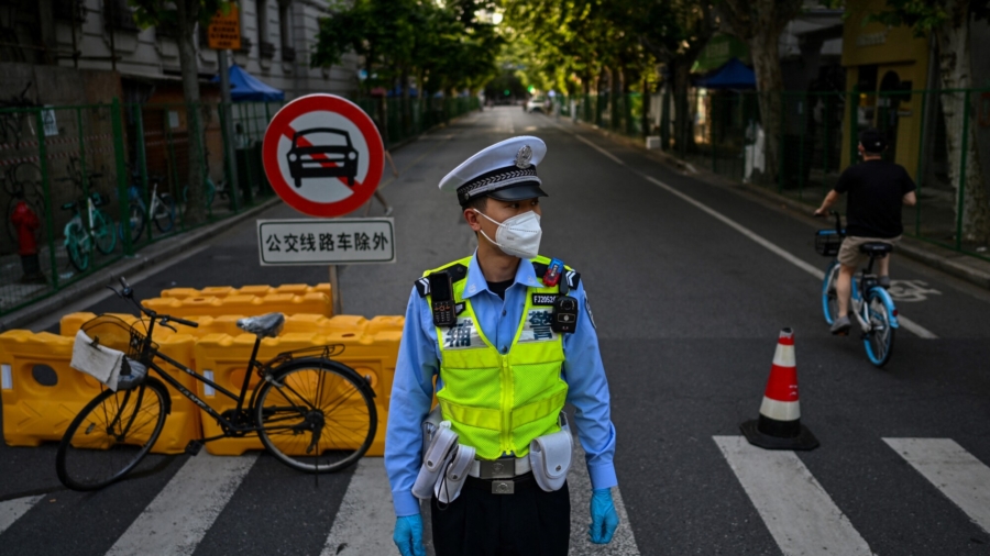 Shanghai Business Owners Protest Virus Restrictions