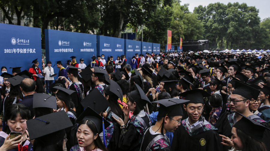 Swaths of Chinese Graduates Facing Unemployment