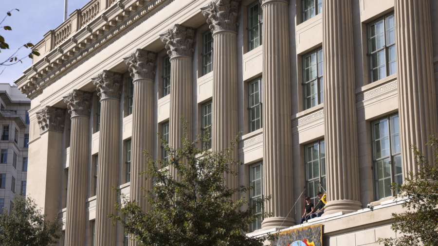US Suspends 3 Firms From Exporting to China