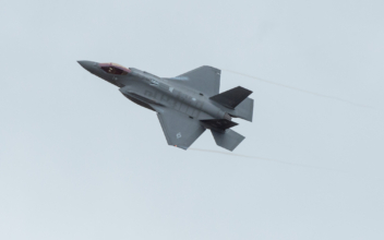 US Shows Flying Skills Over Baltic States