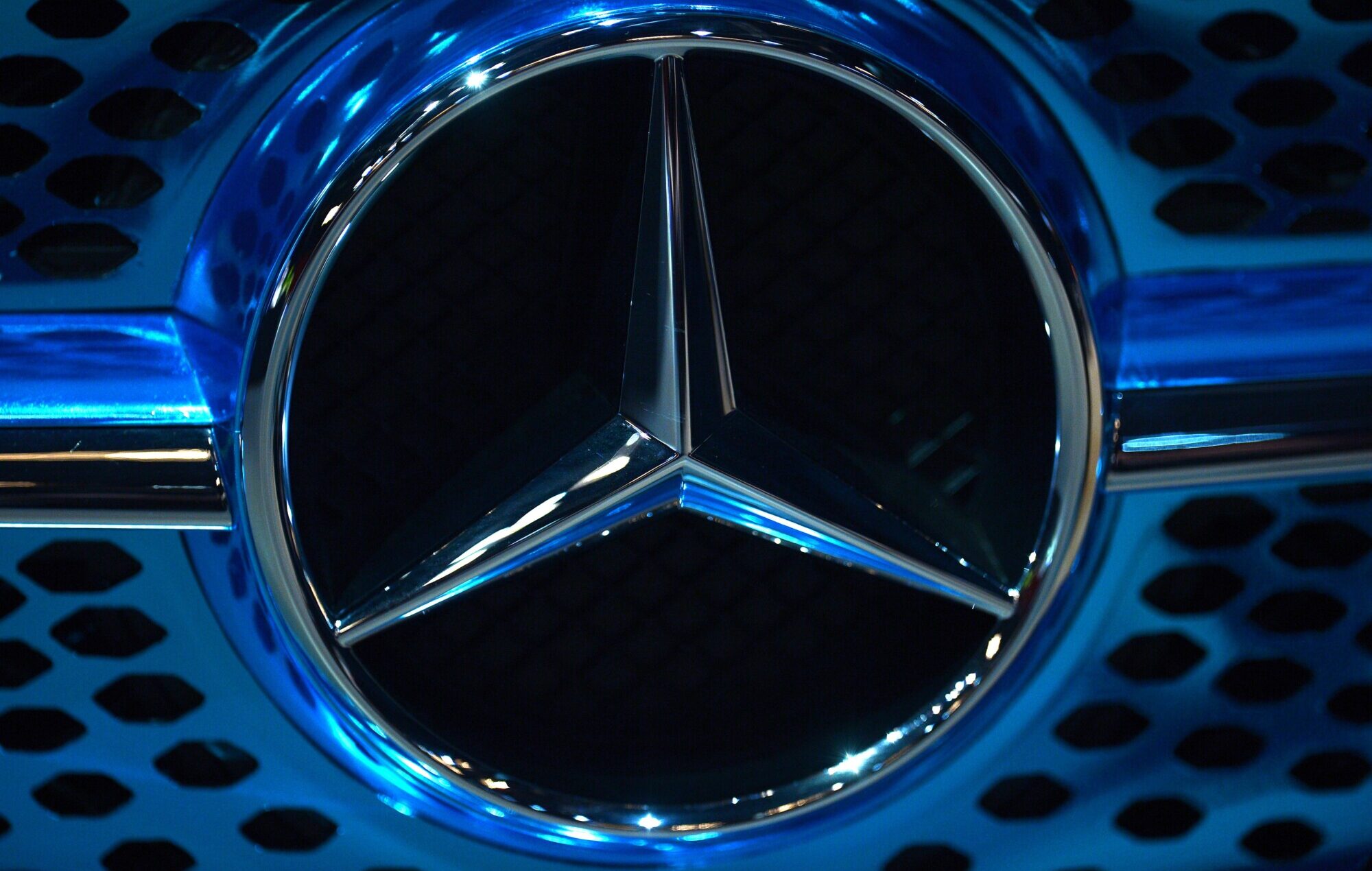 Mercedes to Recall About 1 Million Older Models Worldwide