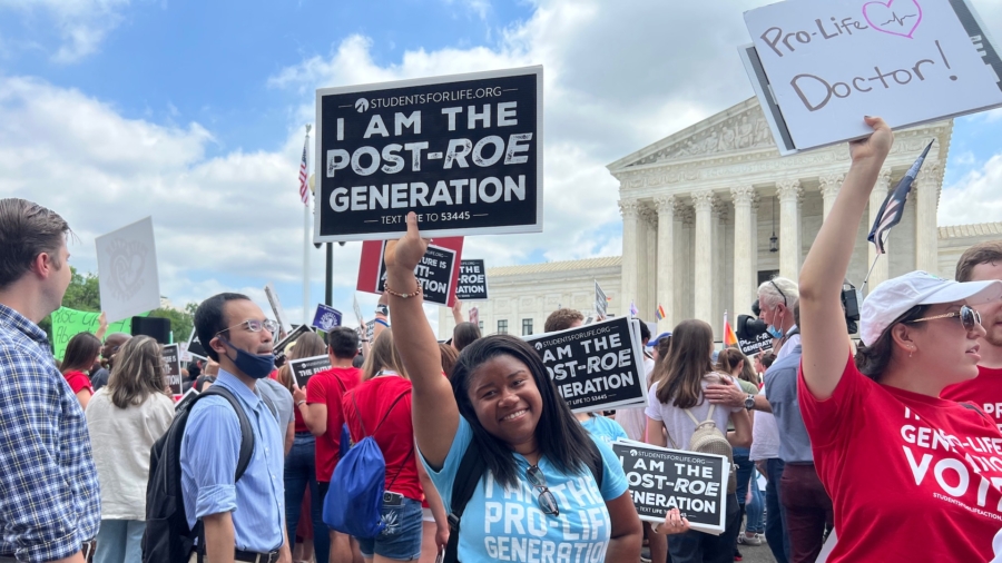 Roe v. Wade Overturned in Historic Decision: Americans React