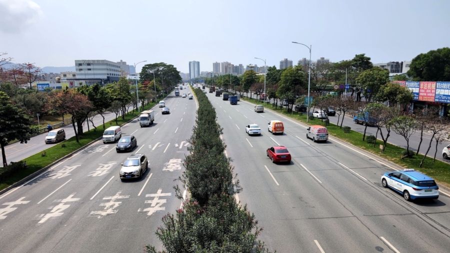 'Miracle' City Shenzhen Under Partial Lockdown