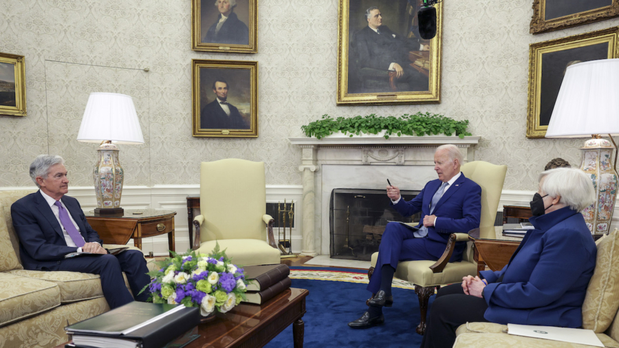 Biden Pledges to 'Respect the Fed', Give It 'Space' to Fight Inflation