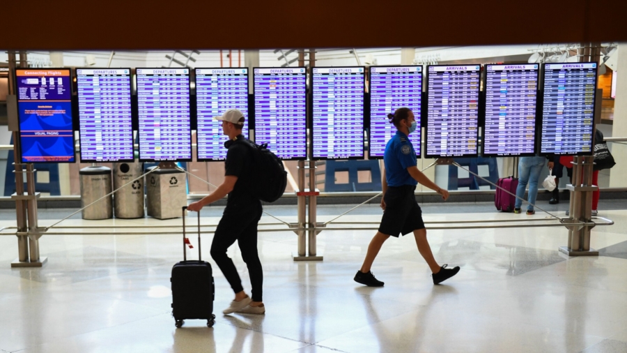 Canceled Flights Rise Across US as Summer Travel Heats Up