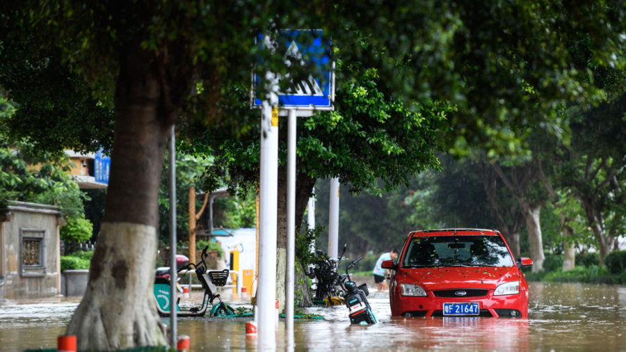 Southern China Hit by Heavy Rain, Severe Floods