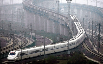 1 Dead, 8 Injured After High-Speed Train Derails in Southern China
