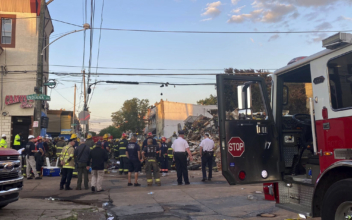 Building Collapse After Fire Kills 1 Firefighter; 5 Injured