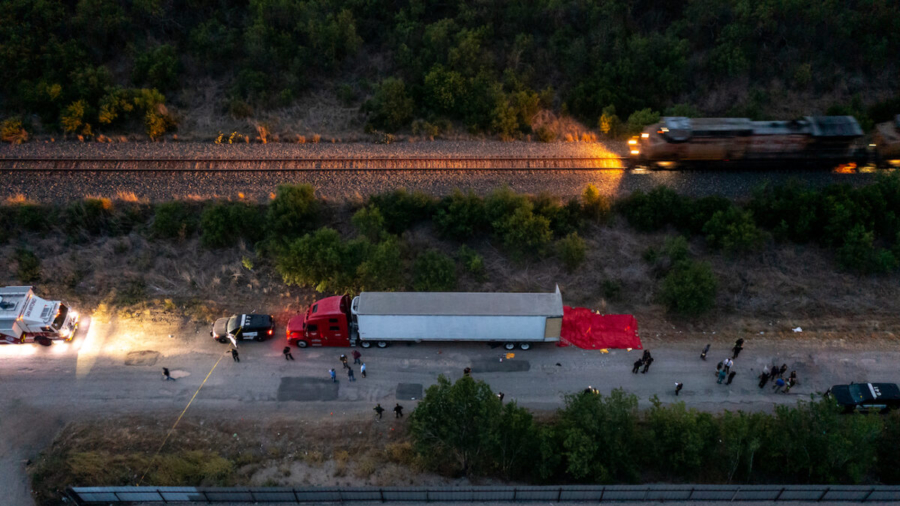 Texas: 50 Found Dead in Tractor-Trailer