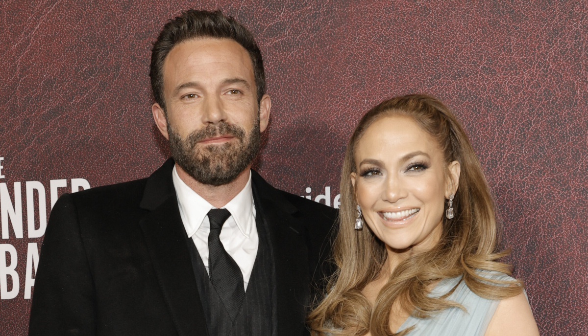 Ben Affleck (L) and Jennifer Lopez