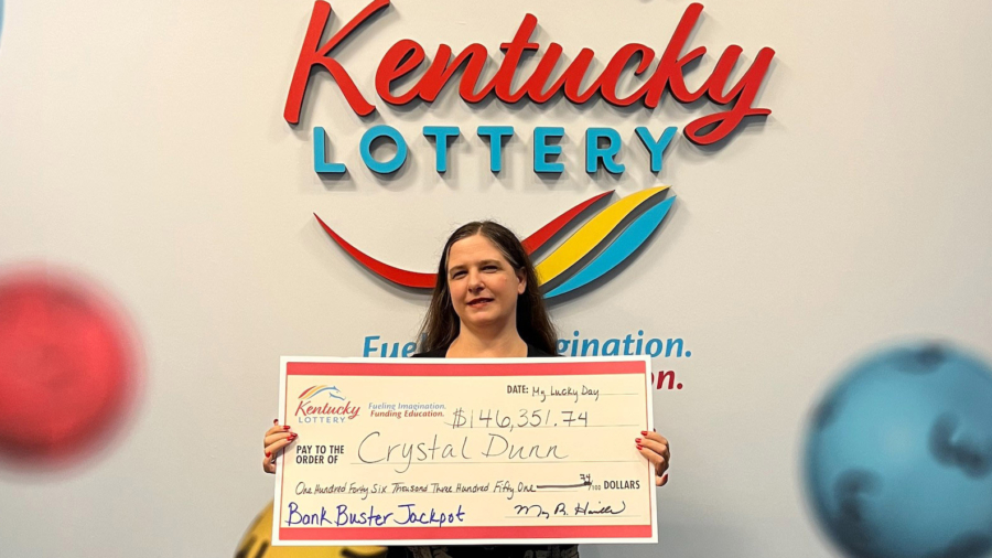 Kentucky Woman Hands Out Gift Cards to Strangers After Winning Lottery