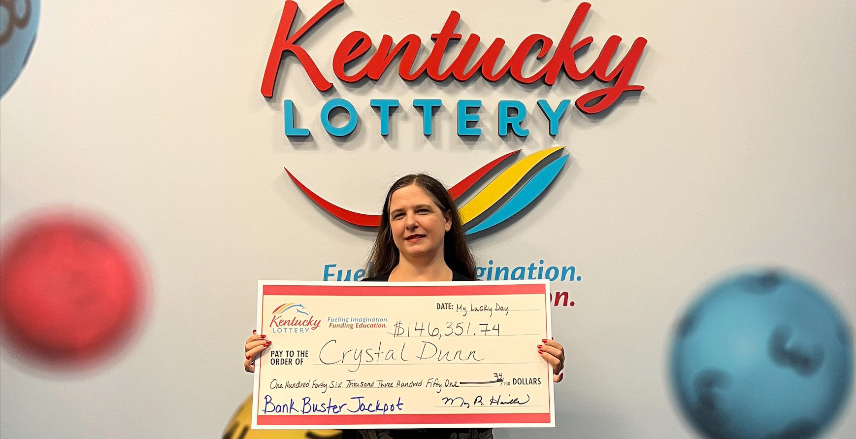 Kentucky Woman Hands Out Gift Cards to Strangers After Winning Lottery