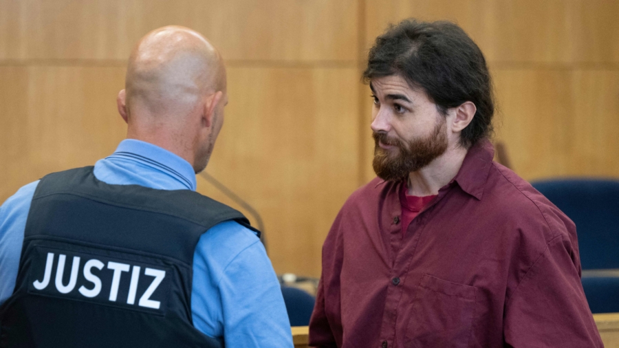 German Soldier Who Posed as Refugee Convicted of Attack Plot