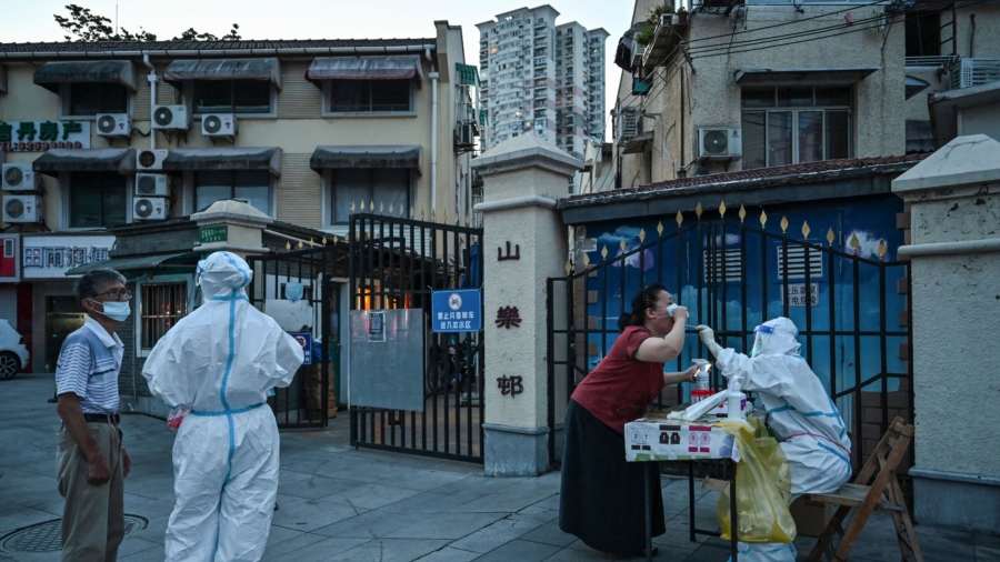 Shanghai Lockdown Stops Locals From Catching Flight