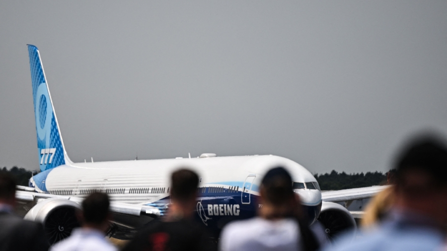 Boeing Shows Off New Aircraft at UK Air Show