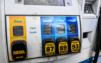 White House Touts Month of Declining Gas Prices