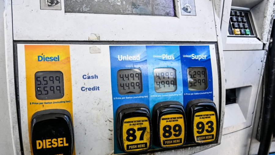 White House Touts Month of Declining Gas Prices