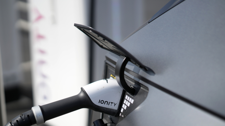 Industry Experts on Gas Car Ban: Transition Needs to Be ‘Consumer Led’