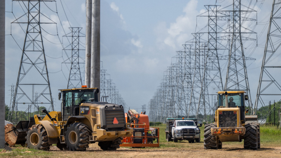 Texans Fear Blackouts as Electricity Demand Stresses Power Grid